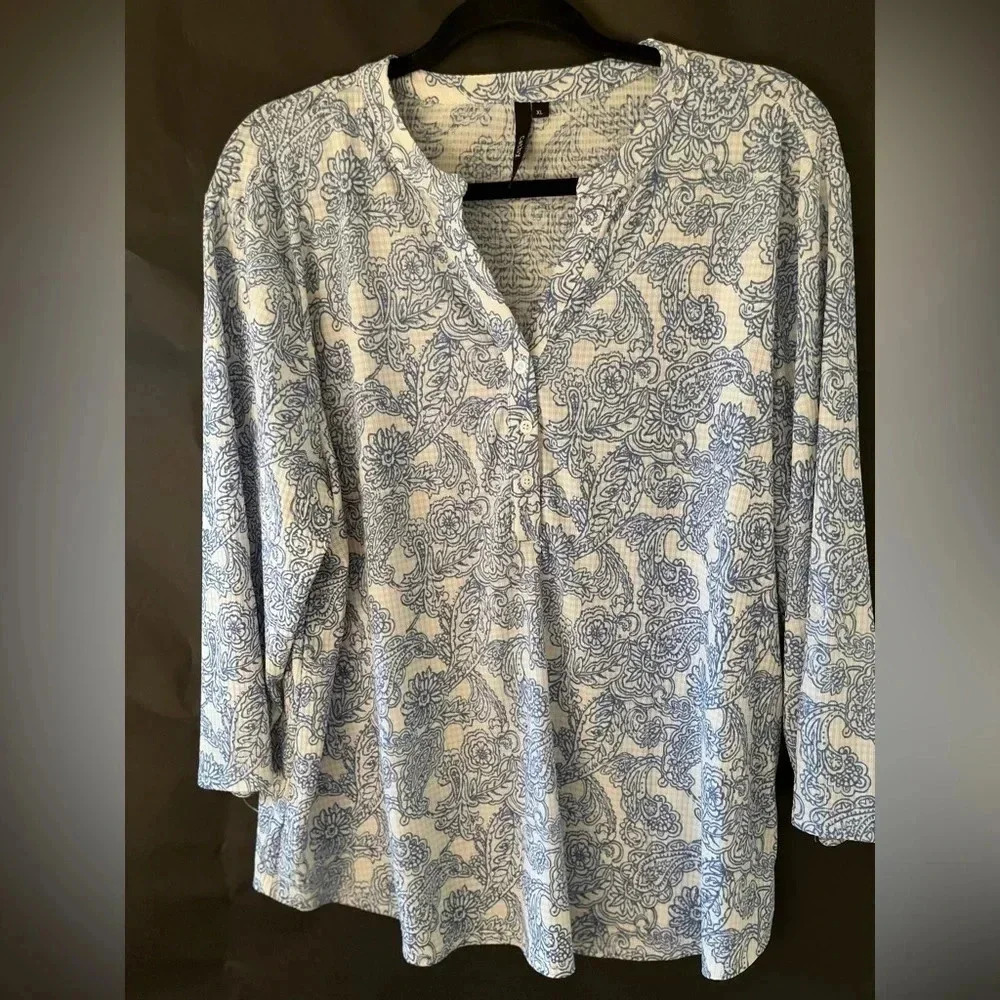 Cathy women’s size extra large 3/4 length sleeve blue and white tunic top